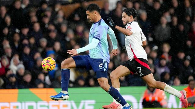 Raúl Jiménez en el Fulham vs Arsenal.