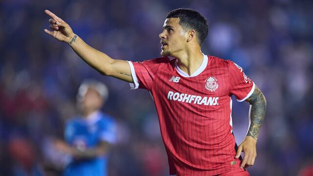 Maxi Araujo, en un partido de Toluca.