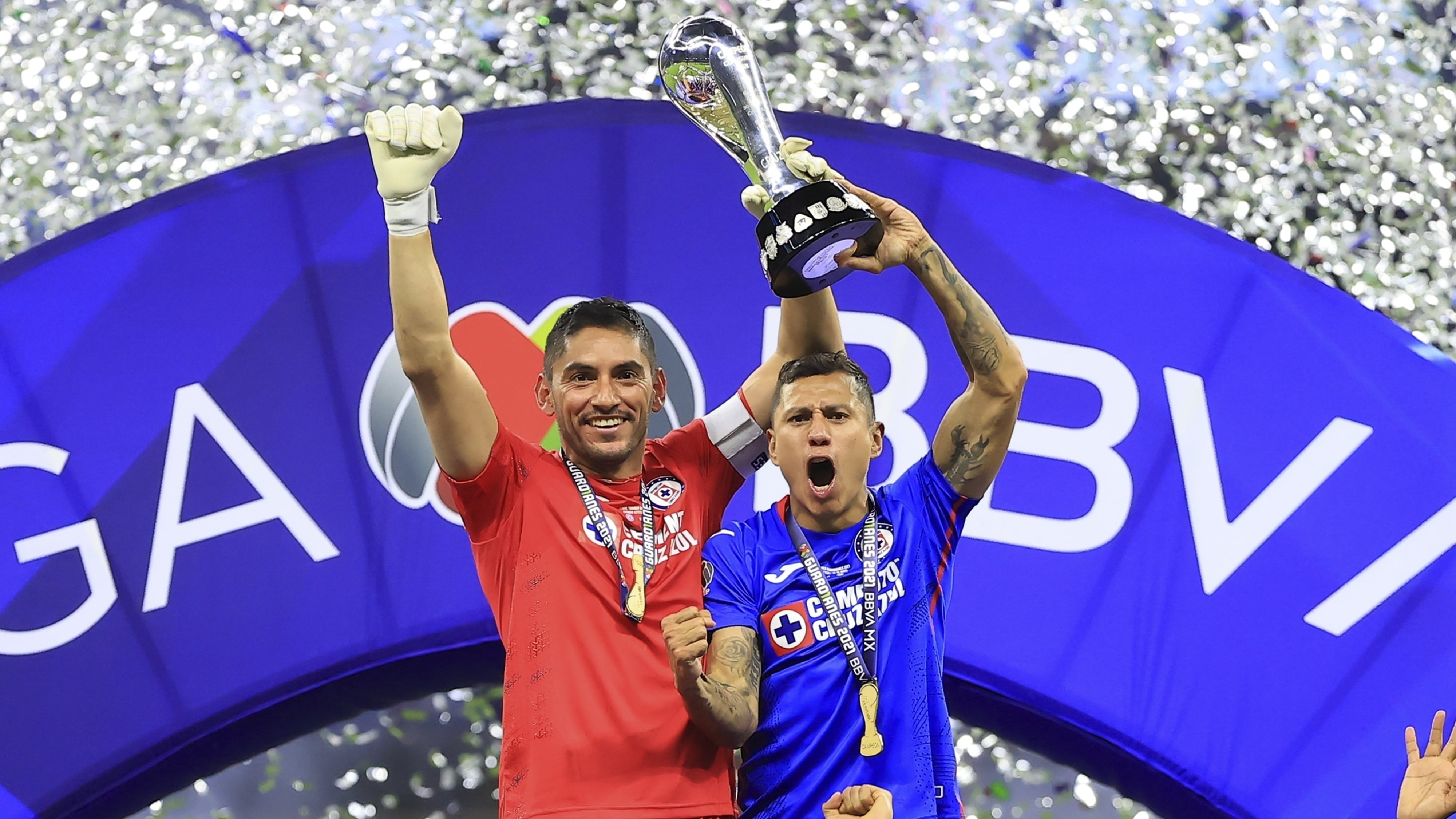 Jesús Corona, campeón de Liga MX en el Clausura 2021.