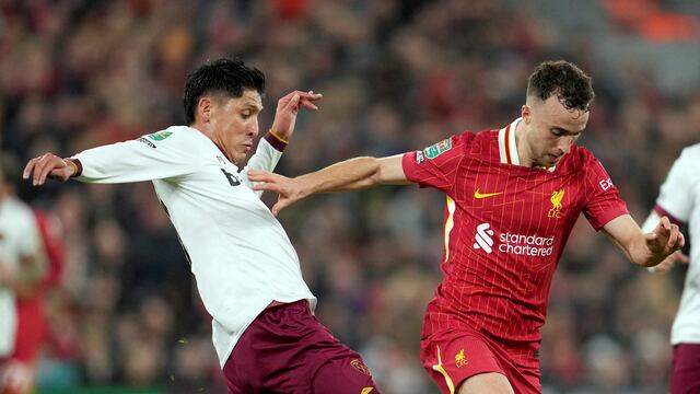 Paren todo: Edson Álvarez está en la agenda del mítico AC Milán