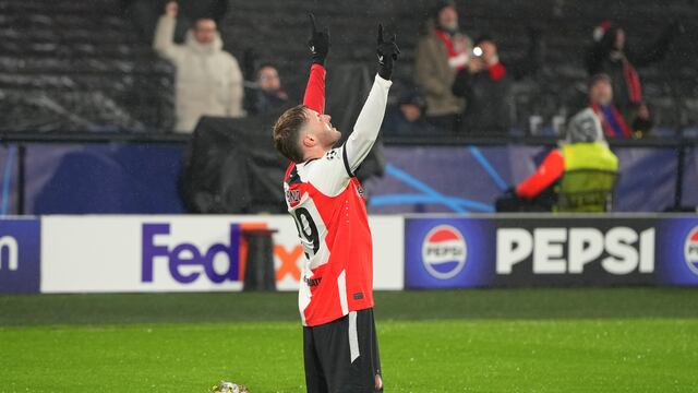 Santiago Giménez, delantero del Feyenoord.