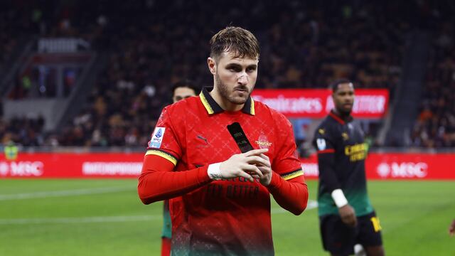 Santiago Giménez con el AC Milan.