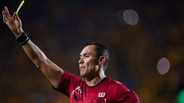 Javier Alarcón insinuó que el América volvió a tener ayuda divina de su mejor hombre, sí, del Gato Ortiz.