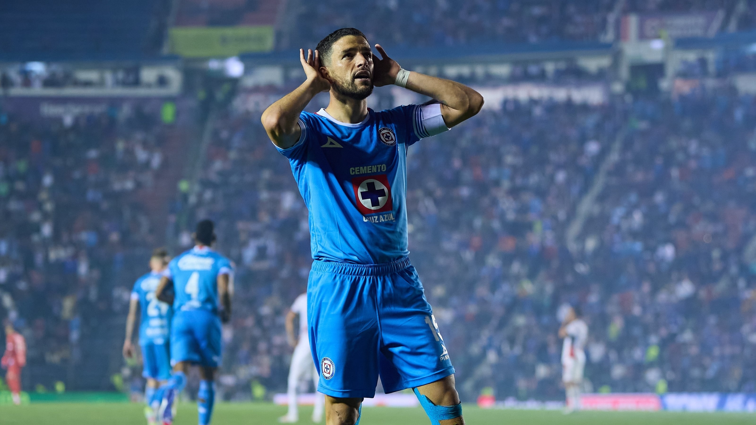 Cruz Azul asume el liderato tras vencer por la mínima a Chivas