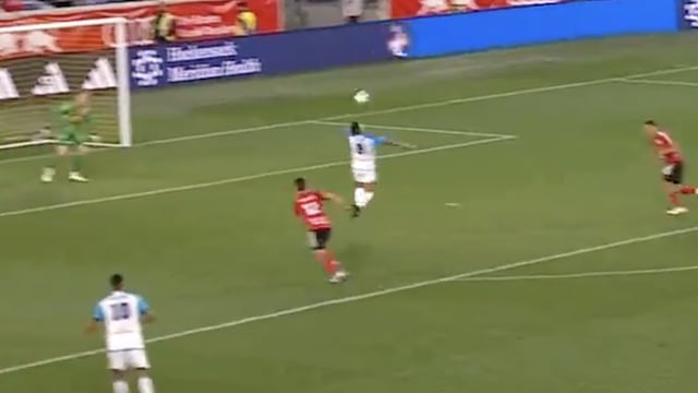 El impresionante gol de Alan Pulido que hace que los fans de Chivas lo sigan añorando