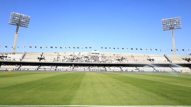 Fan de Pumas pelean contra policías en las gradas del Estadio de Ciudad Universitaria