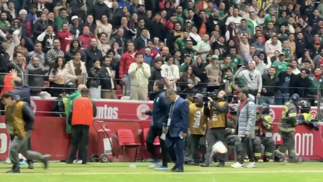 Fans de la Selección Mexicana agreden al cuerpo técnico de Honduras