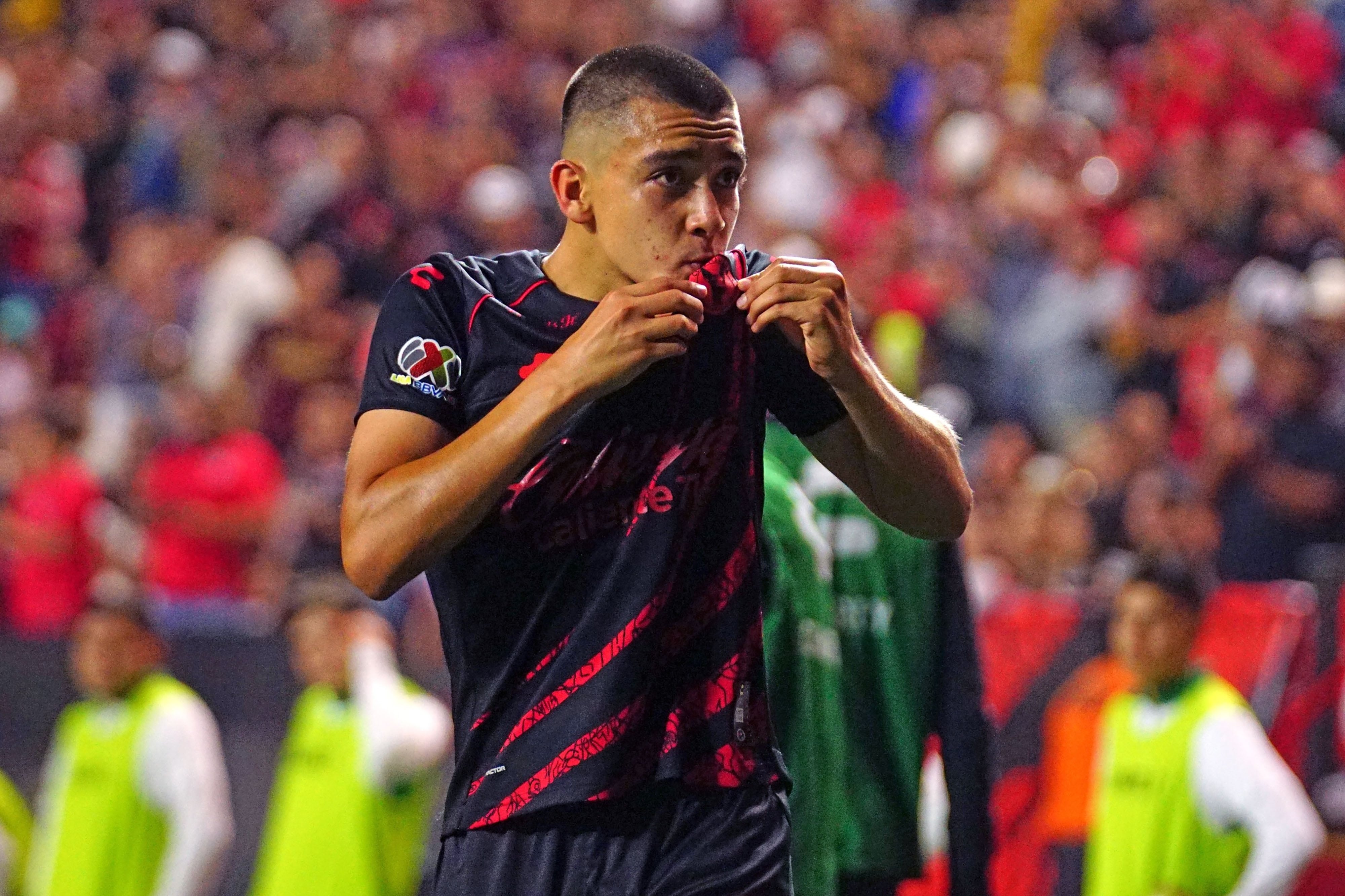 Gilberto Mora con Xolos
