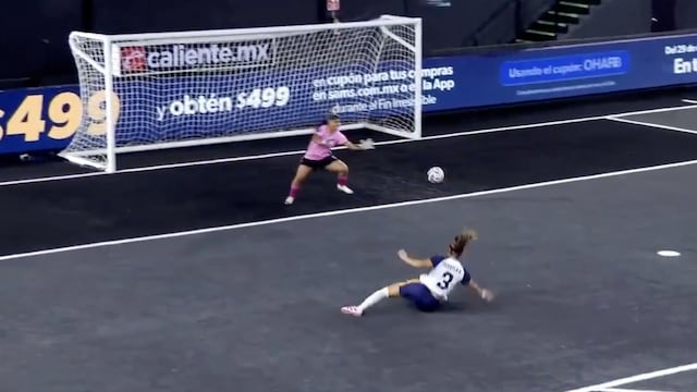 Ridículo en la Queens League: Jugadora de Parceras remata a su propia portería y así reaccionó la guardameta