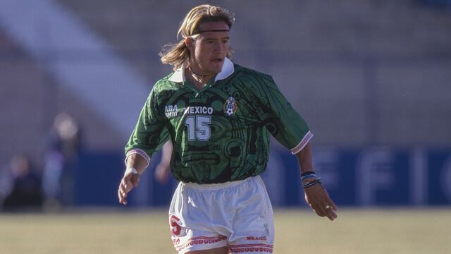 Matador Hernández estuvo a punto de fichar con Chivas pero los rechazó por su cabello