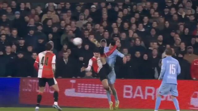 El brutal gol de chilena del hijo de Van Persie que demuestra que será igual de letal que su padre