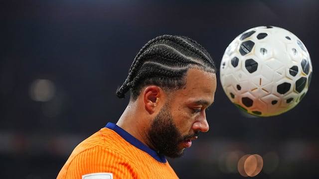 ¡Paren todo! El descomunal gol de Memphis Depay en el Brasileirao que le está dando la vuelta al mundo.