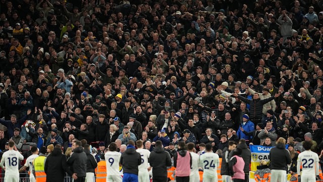 Tragedia en la Premier League: Leeds confirma la muerte de un aficionado previo a partido.