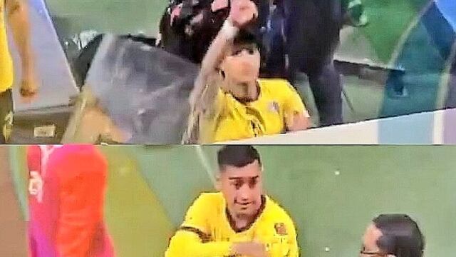 Jugadores del América le presumen su tricampeonato a aficionados de Chivas