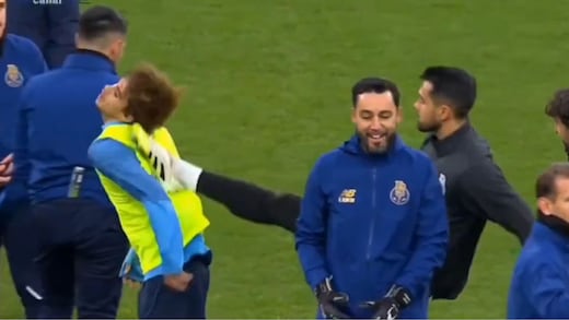 Escándalo en el Porto: Portero lanza patada en la espalda a un compañero en pleno entrenamiento