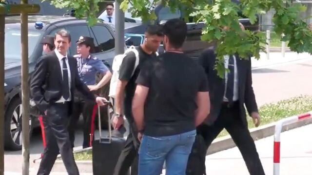 Solo un fan fue a recibir al Inter de Milán en su regreso a Italia tras goleada en la Champions