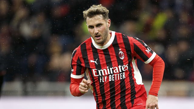 ¿Peligra el lugar de Santiago Giménez? AC Milan cerca de concretar fichaje de nuevo delantero