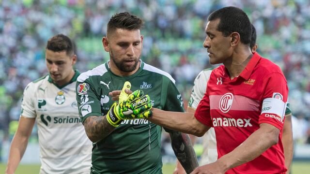 Una reconocida leyenda de la Liga MX reconoció que fue humillado por Riquelme durante un partido