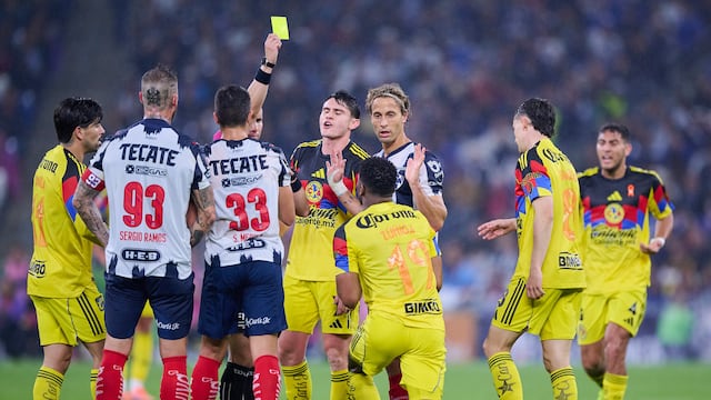 Suspenden a los árbitros del Rayados vs América; fue por queja azulcrema, revela Faitelson.