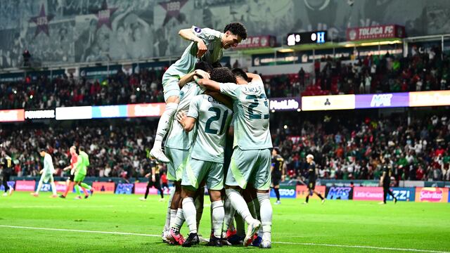 Selección Mexicana en el Estadio Nemesio Diez.