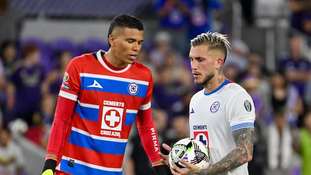 Directiva de Cruz Azul busca salida de Kevin Mier y Gonzalo Piovi