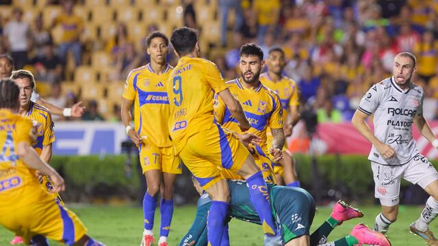 El momento exacto de la falta de Nico Ibáñez que el Gato Ortiz no revisó en Tigres vs Necaxa