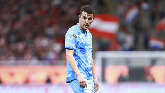 Oussama Idrissi en el Chivas vs Pachuca.