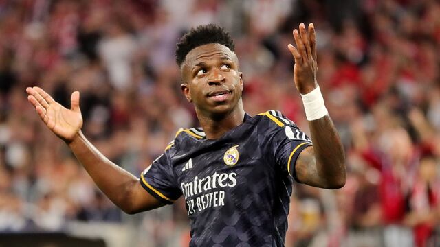 Fanático recibe multa económica por insultar a Vinícius Jr