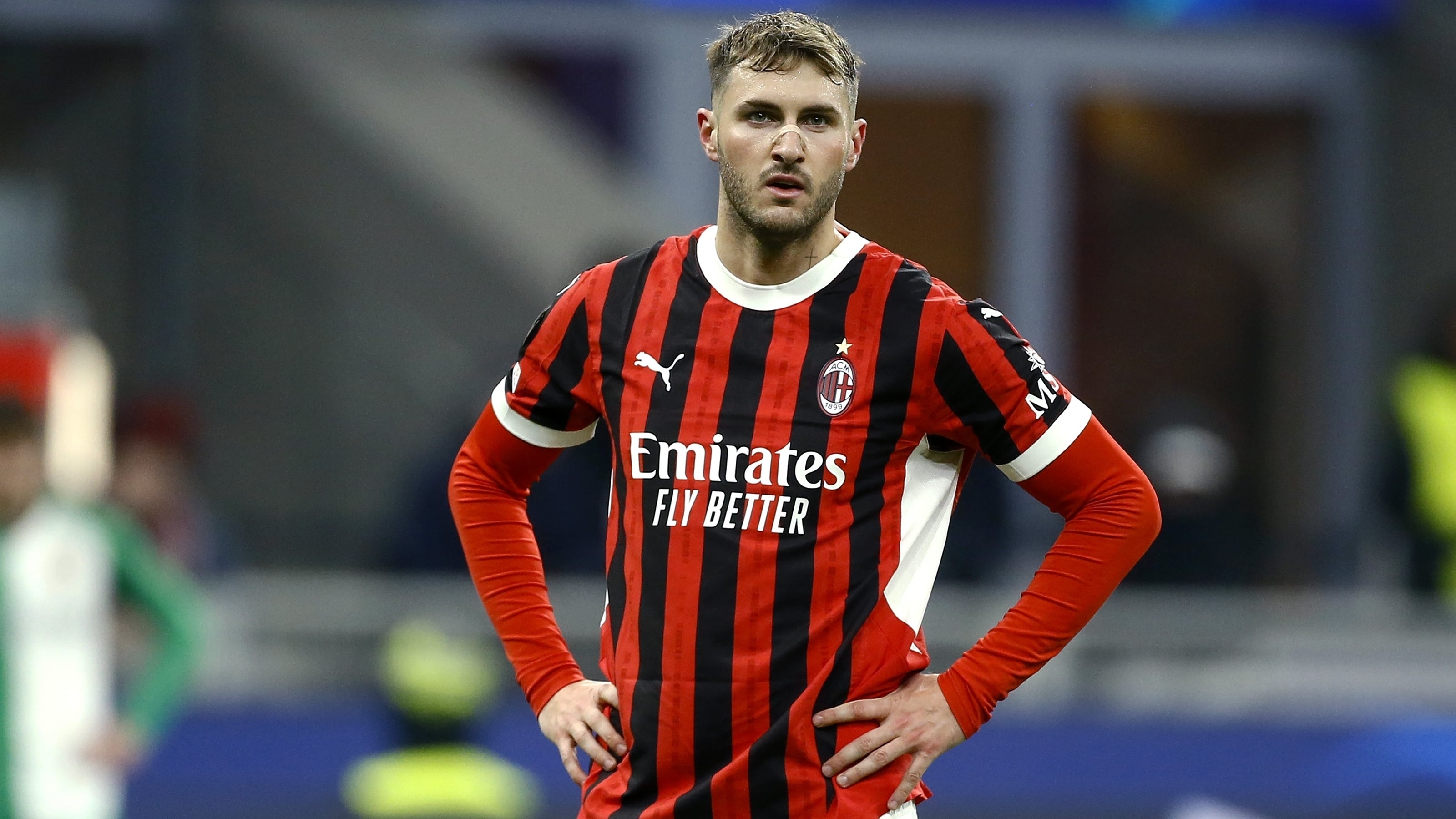 Santiago Giménez podría salir de AC Milan y hay varios equipos en Europa que se interesan en él