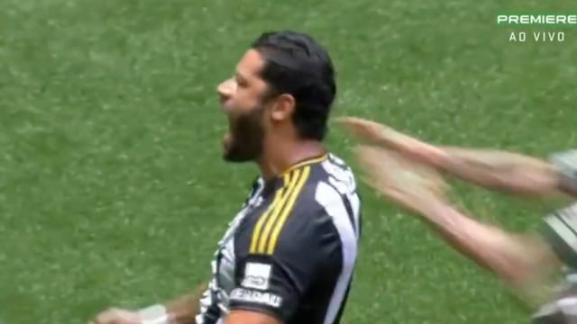 El impresionante misil de Hulk que demuestra que a sus casi 40 años es un rematador top.