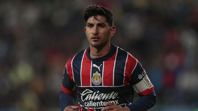 Víctor Guzmán con Chivas.