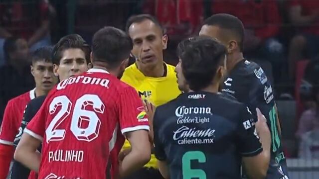 Paulinho evita tarjeta roja a Javier Güemez con increíble gesto