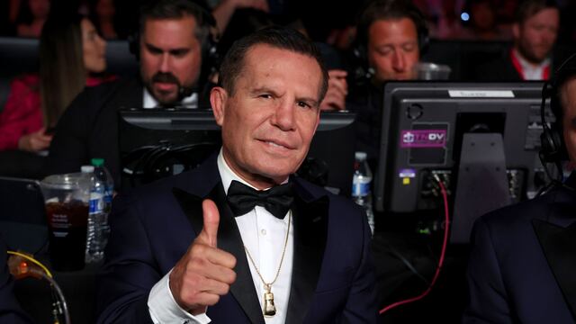 La insólita razón por la que Julio César Chávez es el único que puede decir groserías en TV Azteca