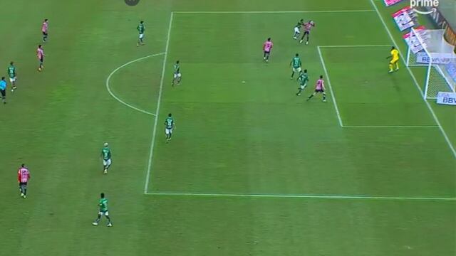 VIDEO: La brutal ayuda arbitral para Chivas en su triunfo vs León.