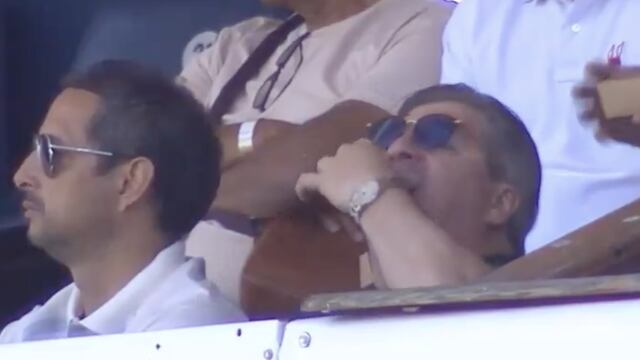 Captan a Miguel Herrera comiendo botana y chupándose los dedos en Costa Rica; ya hay críticas