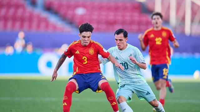 Hugo Camberos en el España vs México del Mundial Sub-20.