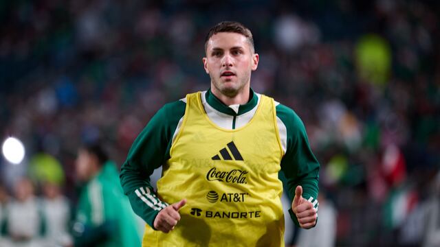 Santiago Giménez con la Selección Mexicana.