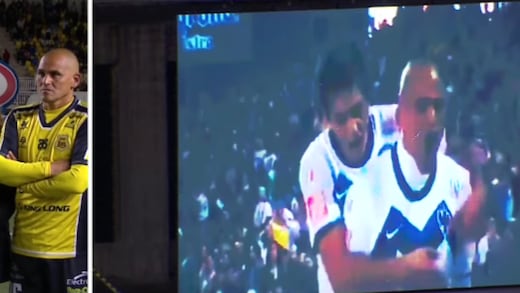 Así fue el emotivo homenaje al Chupete Suazo en su despedida de las canchas