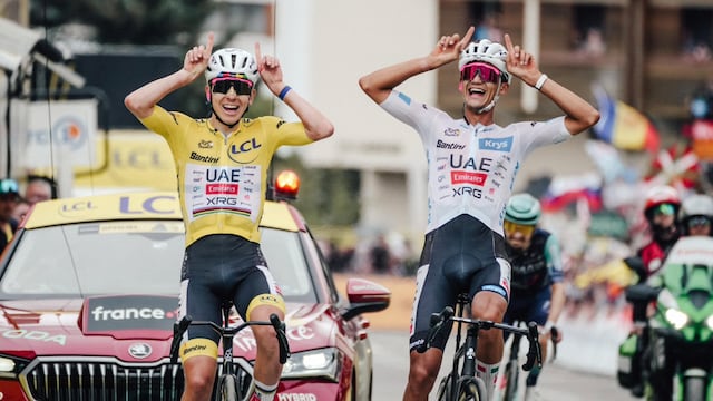 Tadej Pogacar e Isaac del Toro. Foto: @LeTour