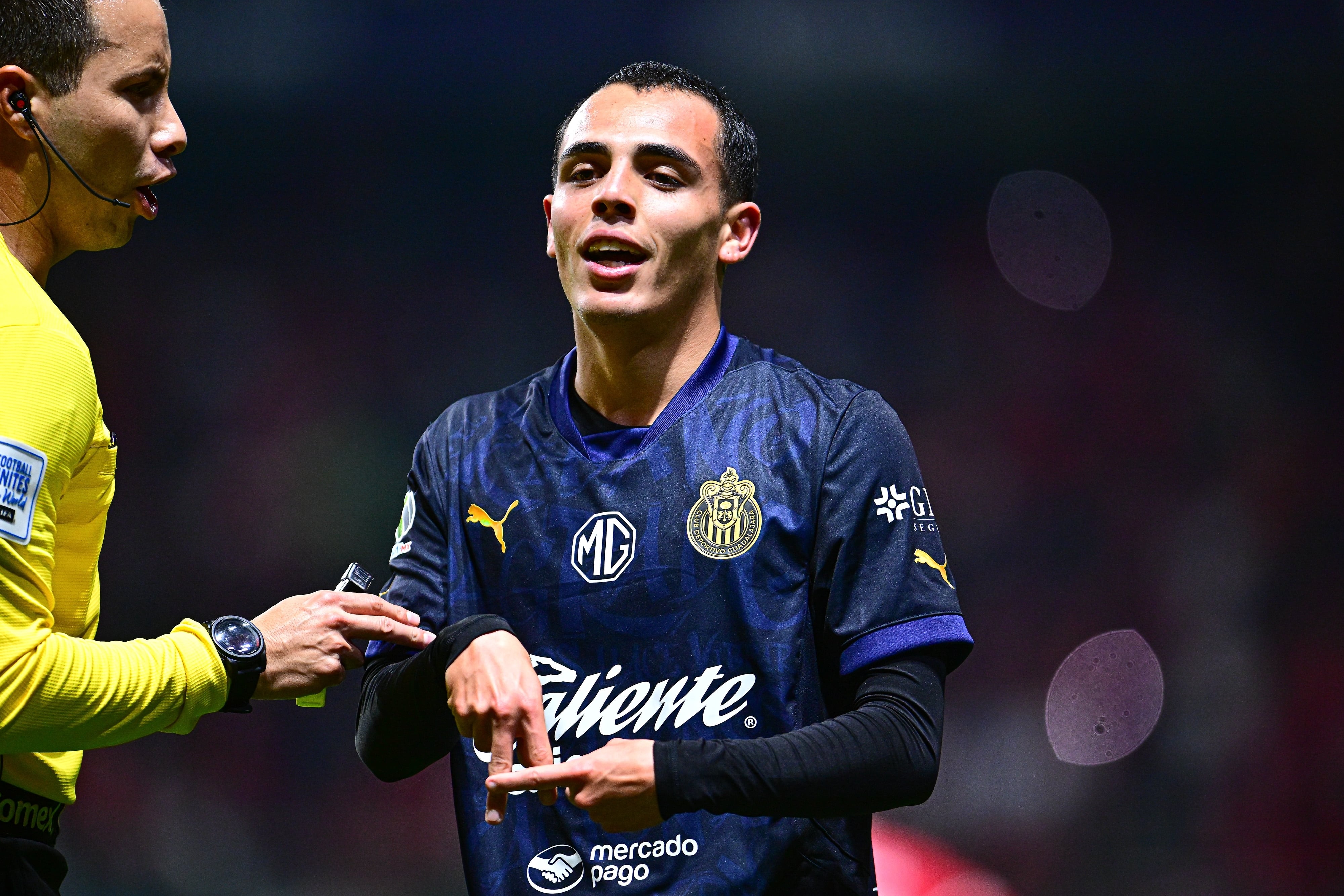 Hugo Camberos con Chivas