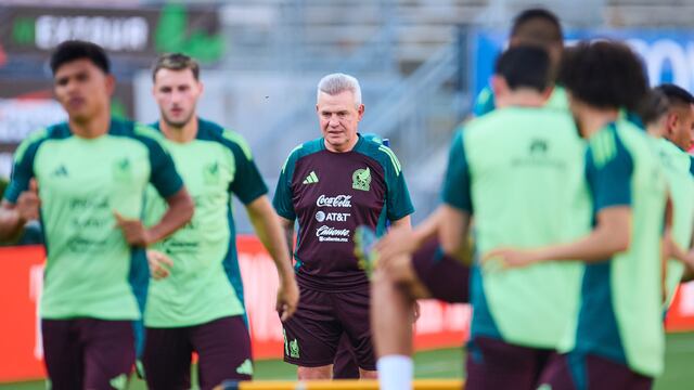 Santiago Giménez es el elegido por Javier Aguirre para ser titular