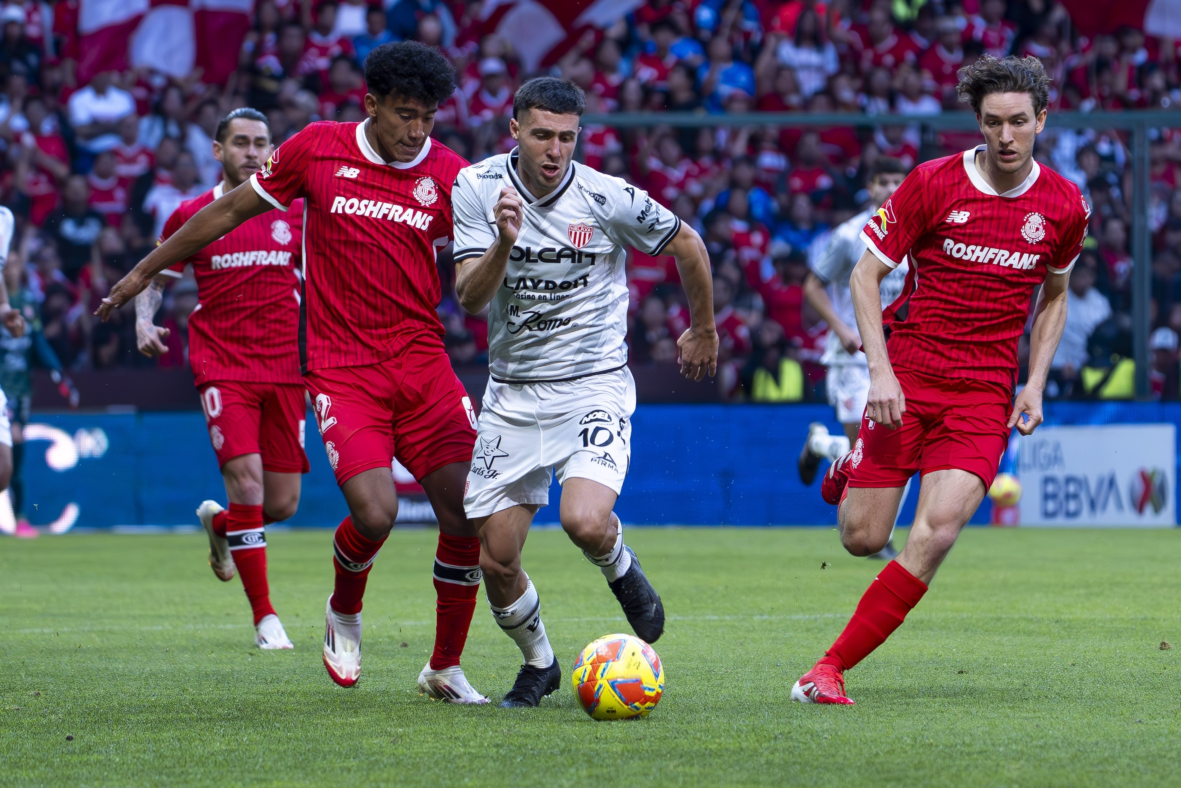Isaias Violante (L) of Toluca fights for the ball with Jose Antonio Paradela (R) of Necaxa during the 11th round match between Toluca and Necaxa as part of the Liga BBVA MX, Torneo Clausura 2025 at Nemesio Diez Stadium, on March 08, 2025 in Toluca, Estado de Mexico, Mexico.