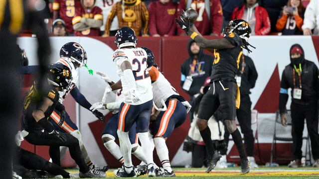 La jugada que le dio la victoria a los Washington Commanders en la NFL