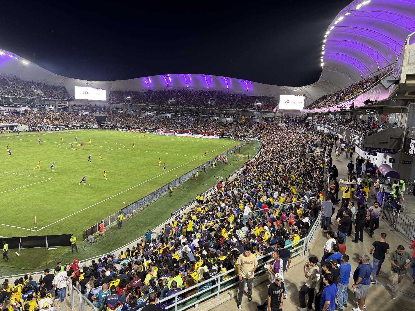 Más de 20 mil aficionados hicieron vibrar El Encanto durante el Mazatlán vs América.