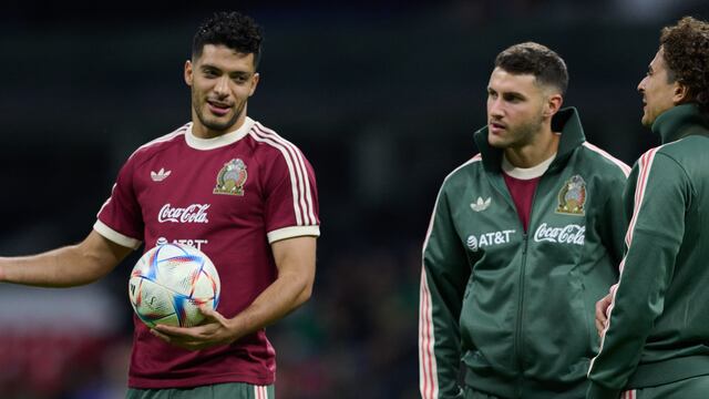 Santiago Giménez expresa su brutal admiración por Raúl Jiménez