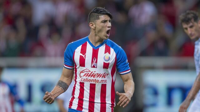 Alan Pulido con Chivas