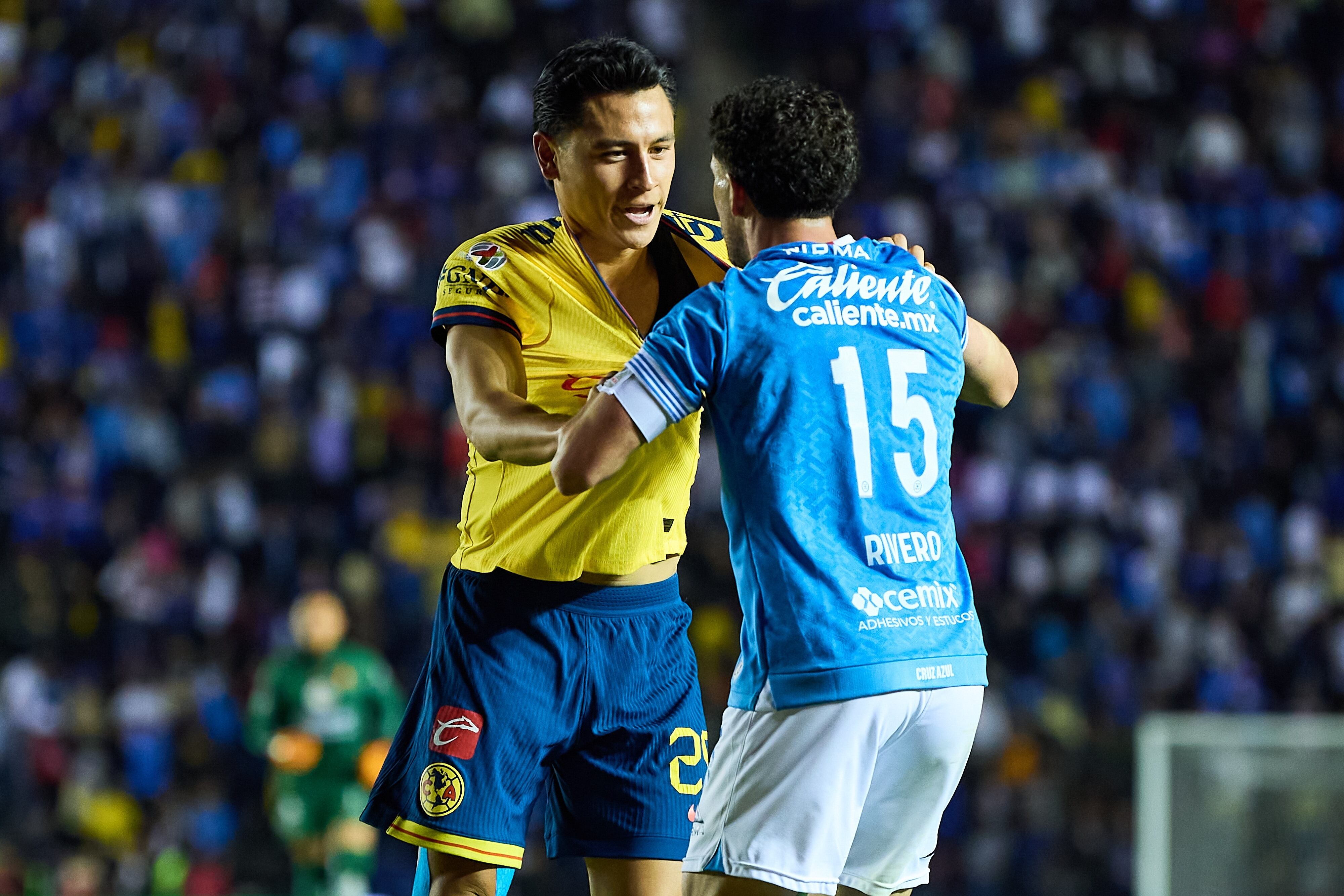 Ramón Juárez y Nacho Rivero en el Cruz Azul vs América.