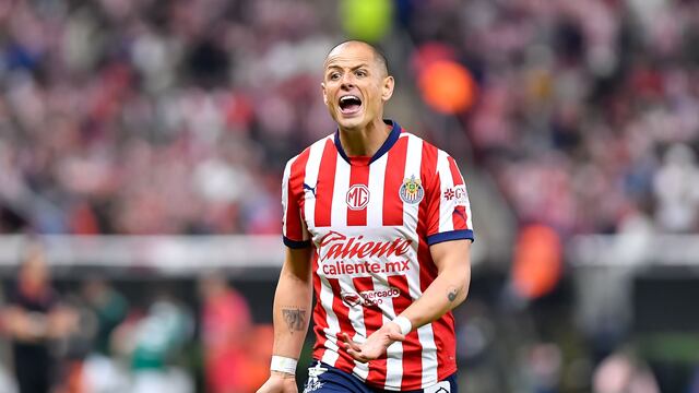 Chicharito Hernández con Chivas