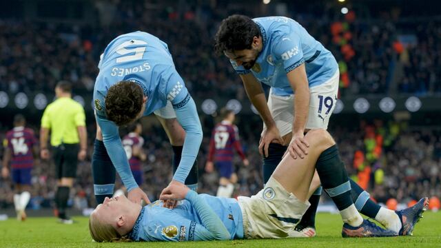 Haaland sale lesionado en partido del Manchester City