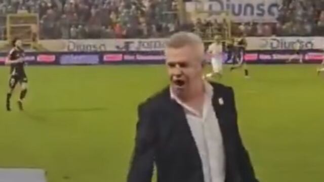 Captan a Javier Aguirre insultando a aficionados de Honduras en pleno partido